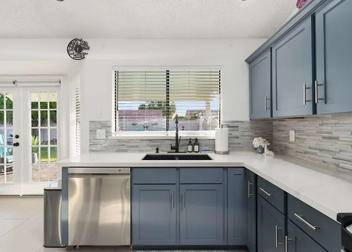 Holiday home New Alta Retreat Pool Games & Sleeps 10 *