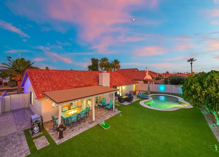 New Alta Retreat Pool Games & Sleeps 10 Holiday home